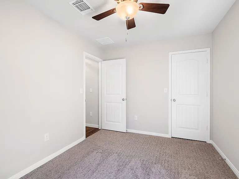 117 Cranbrook Ln — Photo 9