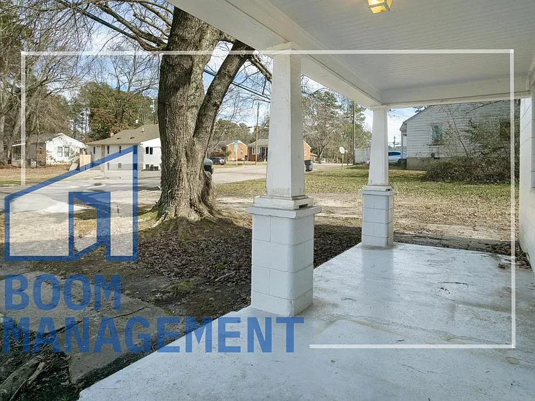 1411 Parham St — Photo 2