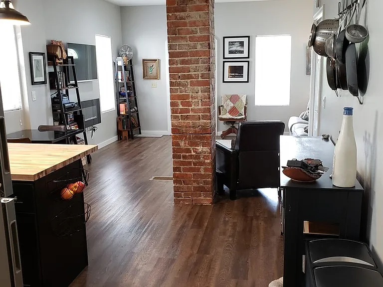 642 N State St — Photo 10