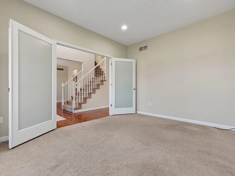 699 Bay Pointe Dr — Photo 9