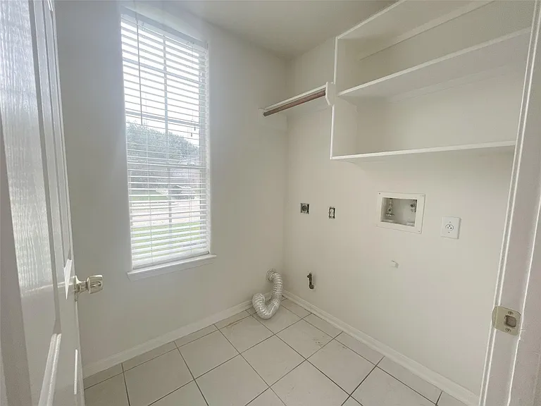 18807 Harbor Key Cir — Photo 22