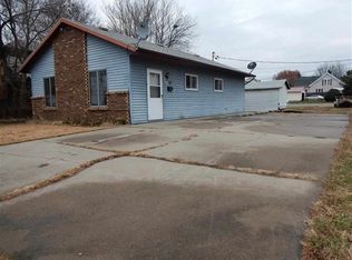 710 Delavan St, Lincoln, IL 62656