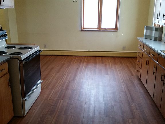 4th image of 47712 W Huron River Dr