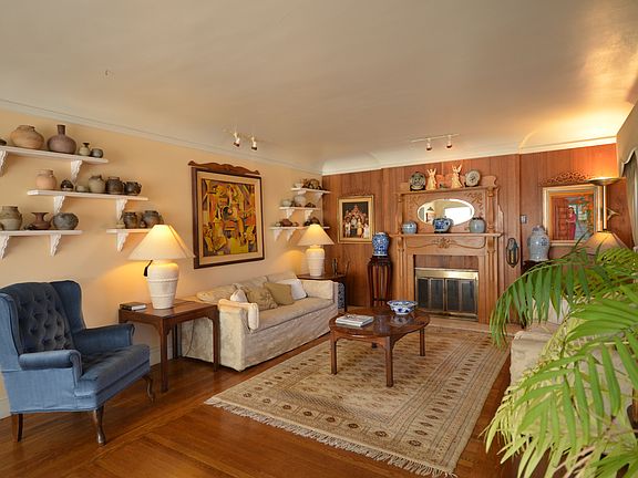 2nd image of 135 Darien Way