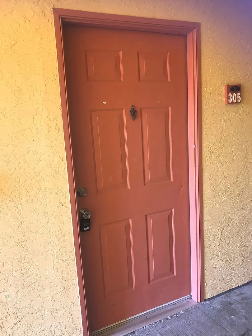 1 Bedroom Condo in Gated Community — Photo 3