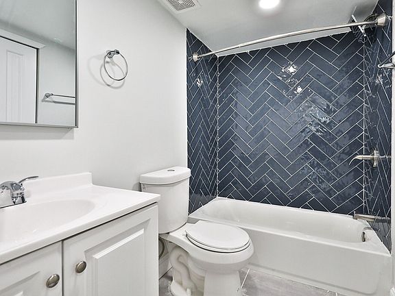 Deluxe Bathroom