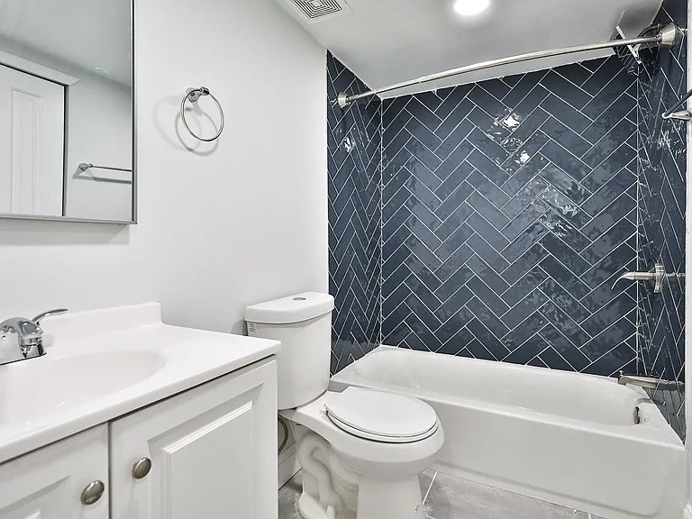 Deluxe Bathroom