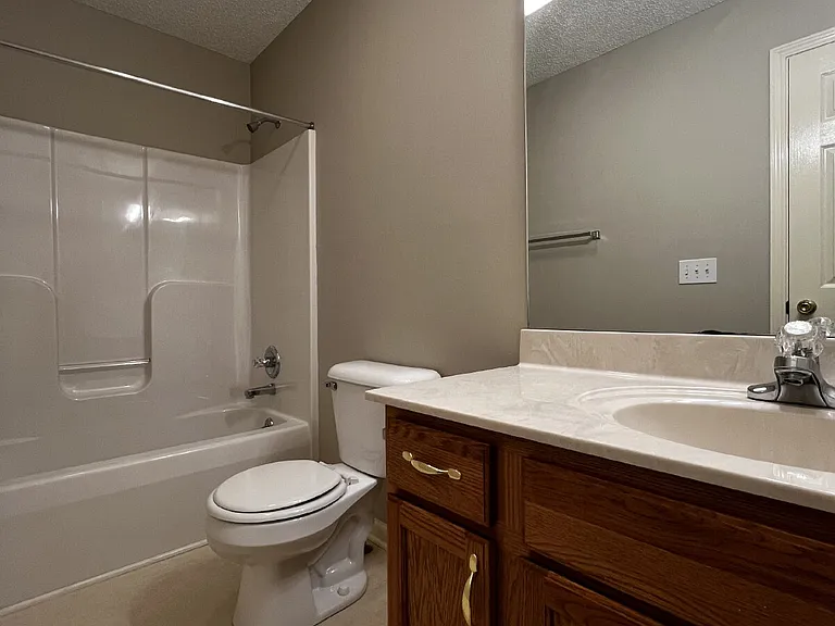 3427 Poplar Hl — Photo 15