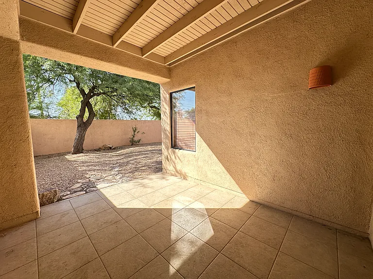 8435 N Hanks Pl — Photo 26