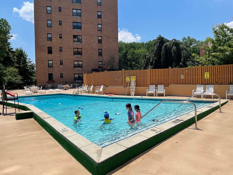1st image of 2348 Linwood Ave APT 7M