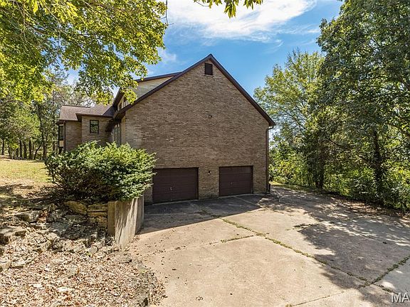 3rd image of 7327 Woods Rd
