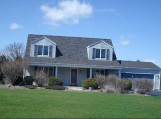 603 Prairie View Dr, North Prairie, WI 53153