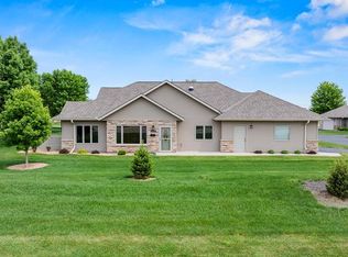 1626 Thunderbird Rd, Marshall, MN 56258