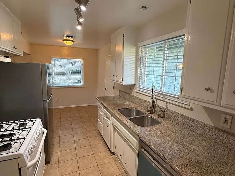 15148 Oro Grande St — Photo 23