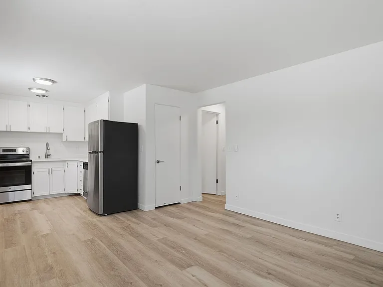 Loyal Heights Apartments — Photo 18