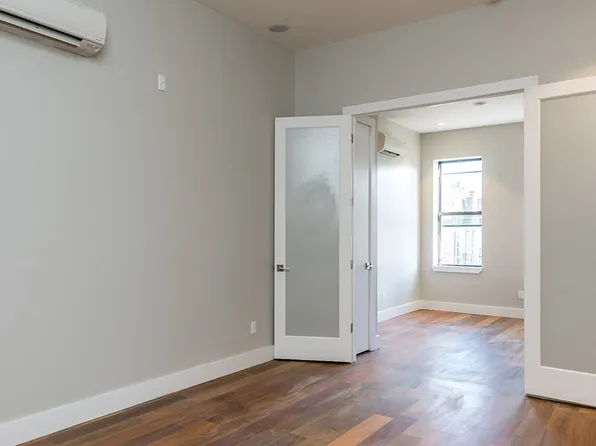 228 Kingsland Avenue image 1 of 29