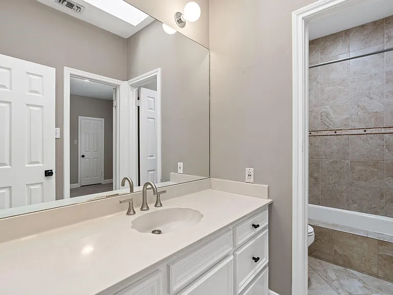 230 Lakeside Blvd — Photo 35