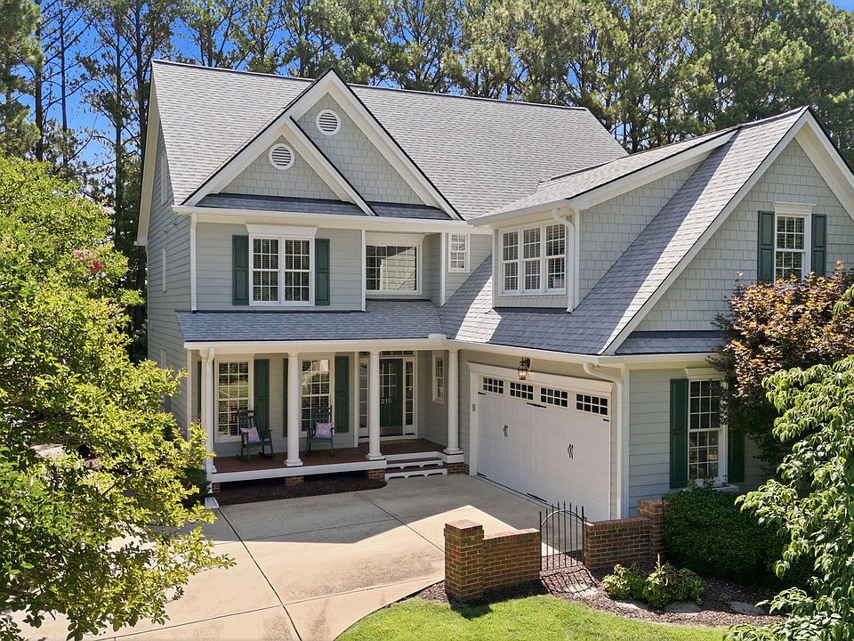 1st image of 215 Lansbrooke Ln