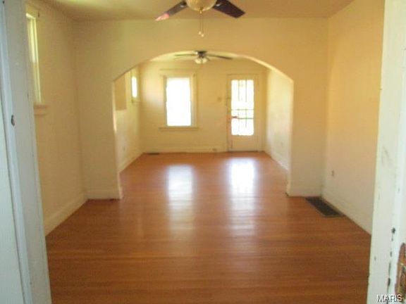 3rd image of 4303 Rosewood Ave