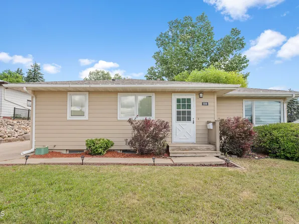 806 Tower Pl NE, Mandan, ND 58554