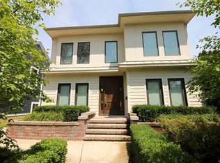 559 Bennaville Ave, Birmingham, MI 48009