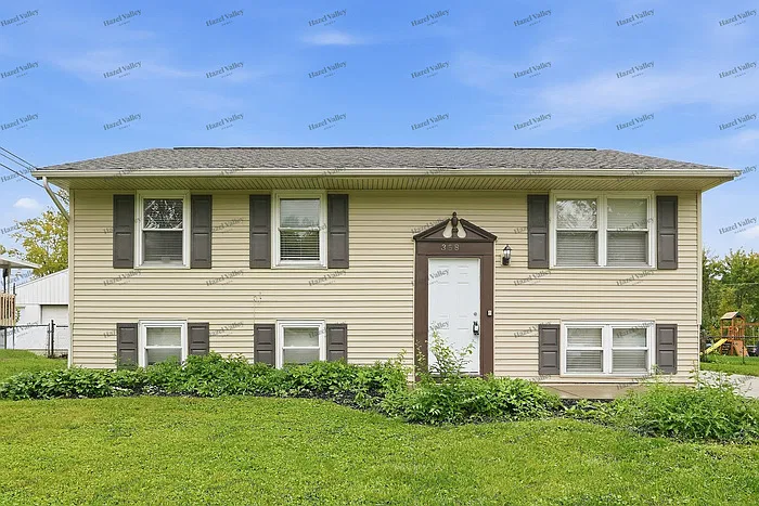 4 bed, 1.5 bath, 972 sqft, $2,095 — Photo 1