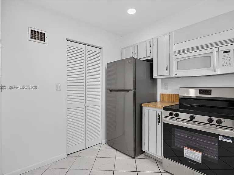 6080 NW 44th St #410 — Photo 8