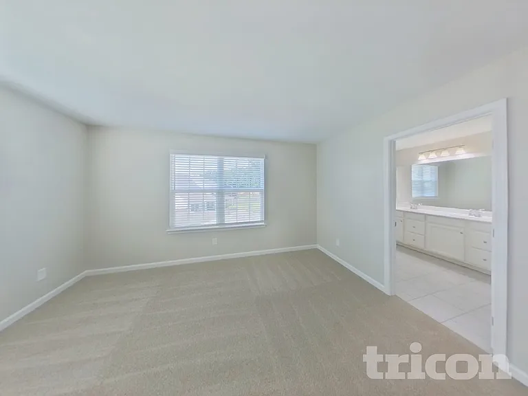 1302 Harkey Creek Dr — Photo 8