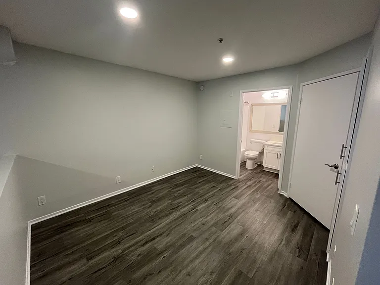1223 Federal Ave — Photo 35