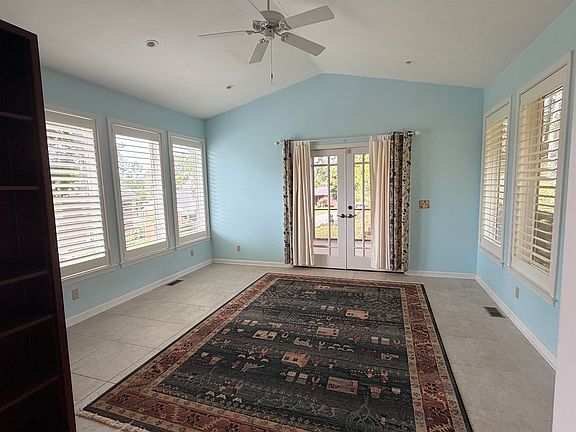 3rd image of 68 Camelot Dr