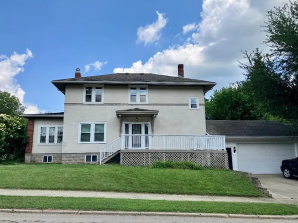 404 E McKenney St, Dixon, IL 61021