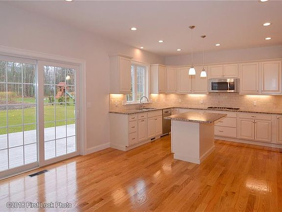5th image of 407 Sylvan Ct N