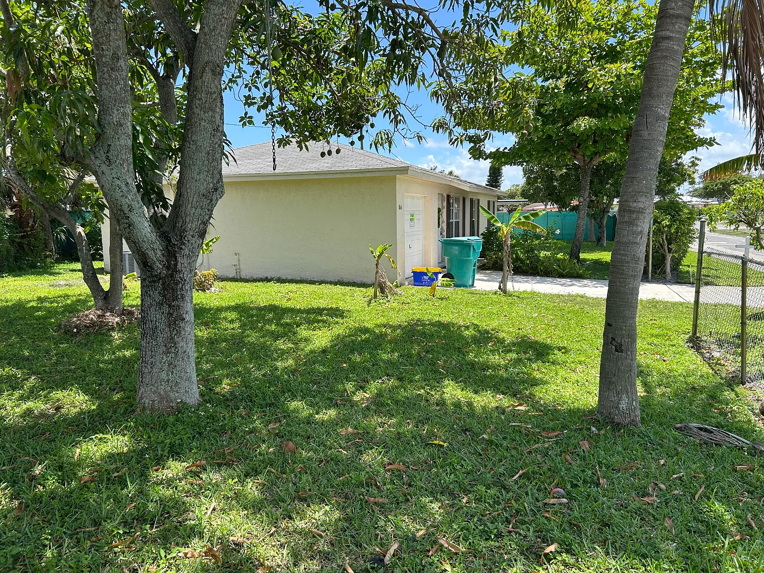 3 bed, 2.0 bath, 1169 sqft, $3,200 — Photo 4