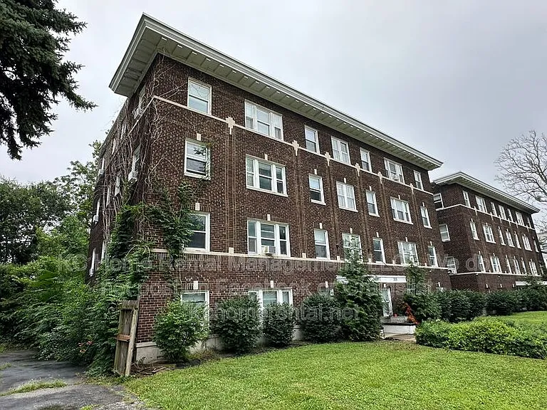 305-307 N Gladstone Blvd #21 — Photo 37