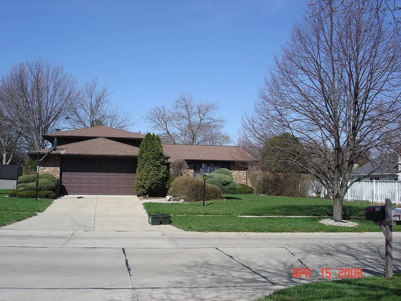 1813 Lyndhurst Dr photo 1