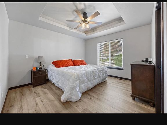 3rd image of 817 Prairie View Dr