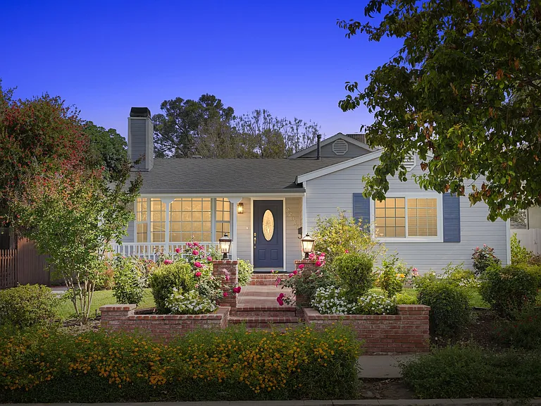 22055 Del Valle St — Photo 43