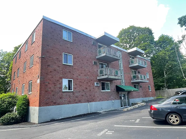 287 Commercial St #32 — Photo 8