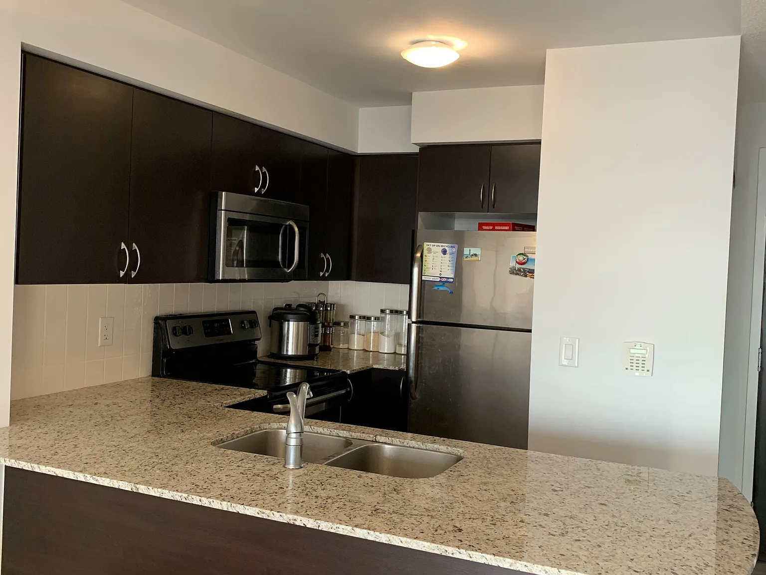 75 King William Cres — Photo 2