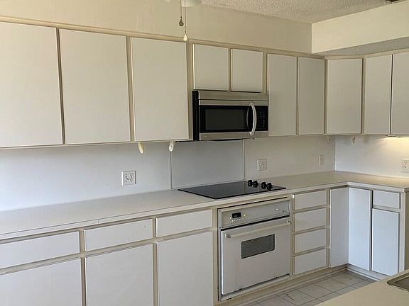 3rd image of 808 Balboa Rd