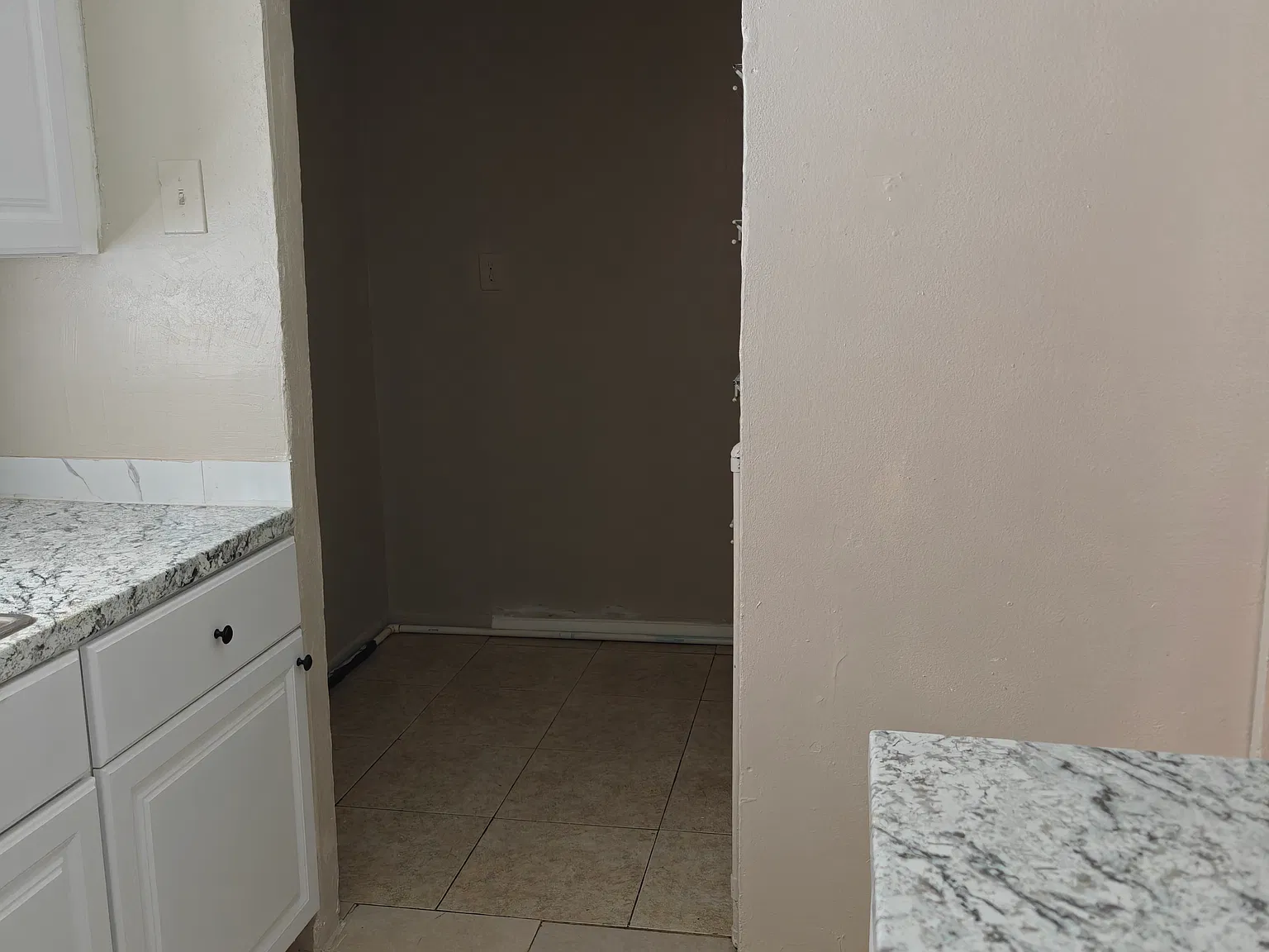 3 bed, 980 sqft, $1,800 — Photo 2