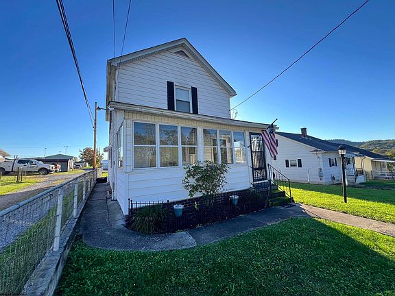 3rd image of 39 Leo Menendez Dr