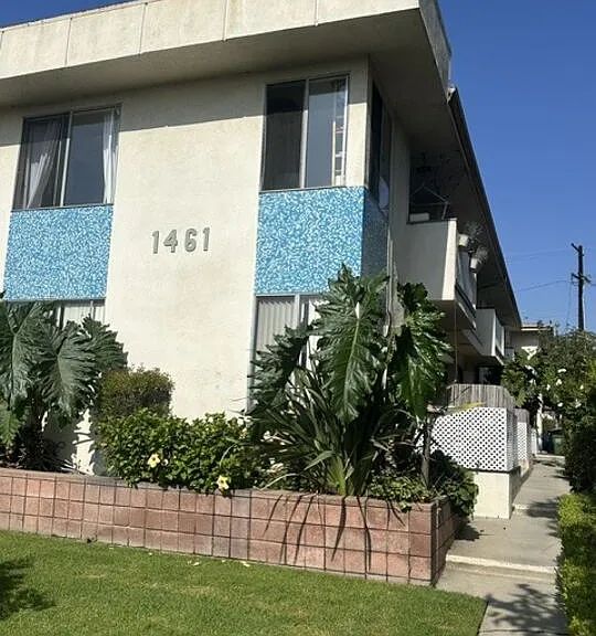 1461 S Canfield Ave — Photo 2