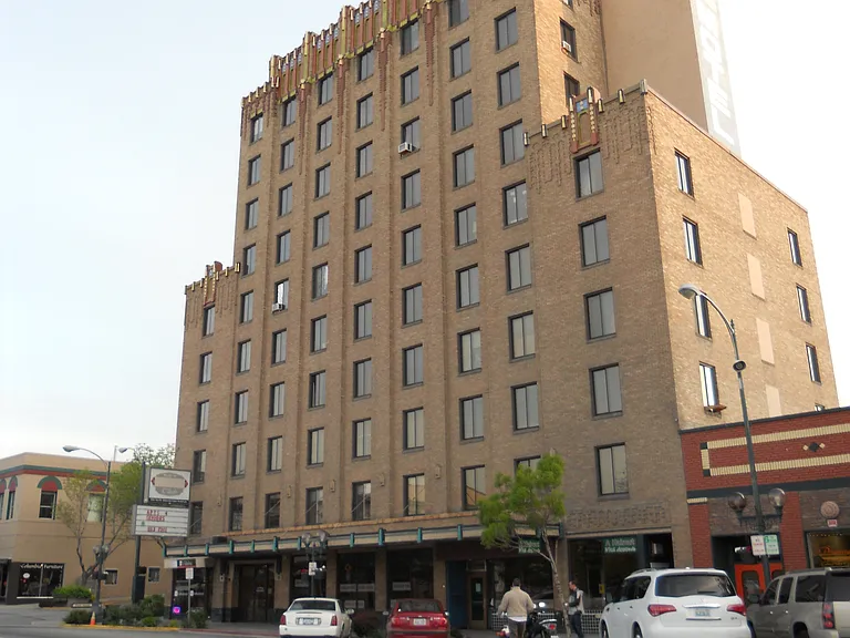 Cascadian Apartments — Photo 2