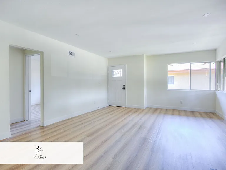 1032 S Golden West Ave #C — Photo 7