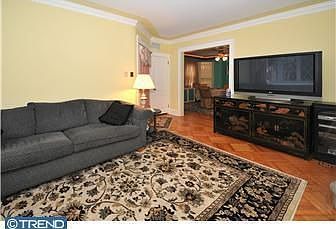 4th image of 733 Blythe Ave
