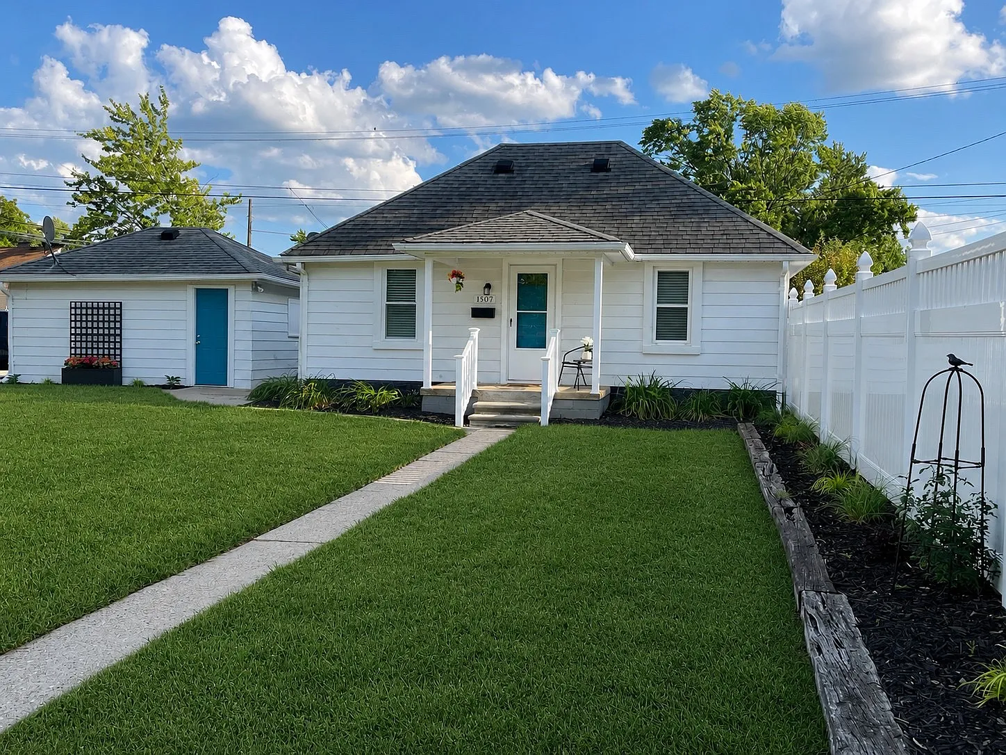 2 bed, 560 sqft, $1,450 — Photo 1