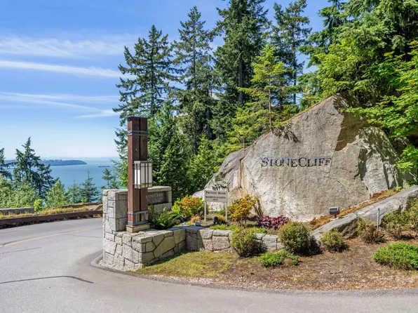 3355 Cypress Pl #1201, West Vancouver, BC V7S 3J9