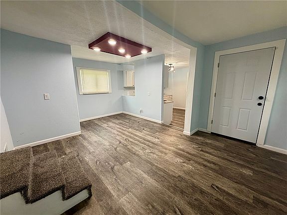 5th image of 860 Clifford Ave