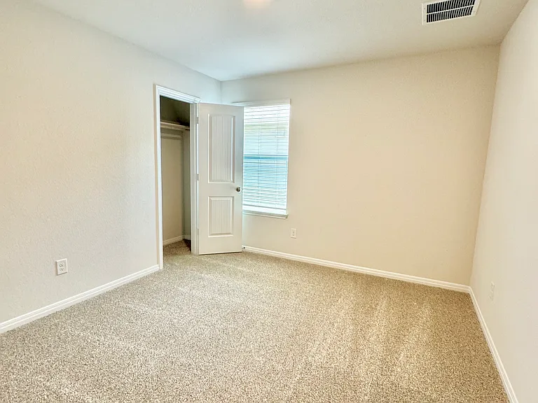 169 Gablynn Cv — Photo 18